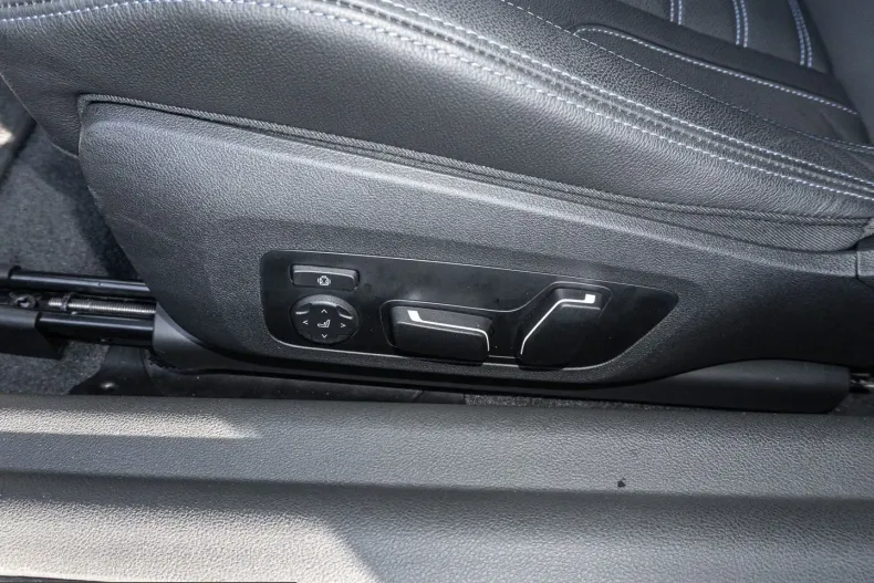 BMW M240i (Seria 2) din 2025 cu 5.622 km - oferta BMW213587 - foto 12