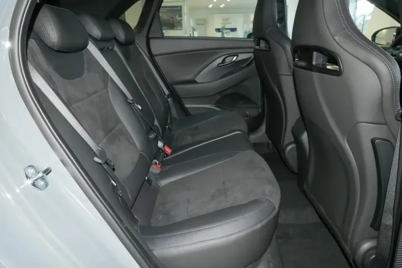 Hyundai i30 din 2024 cu 17.800 km - oferta HYU213589 - foto 11