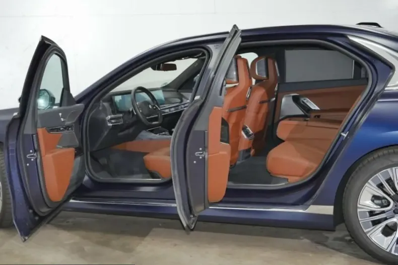 BMW 740 (Seria 7) din 2025 cu 40.000 km - oferta BMW213591 - foto 3