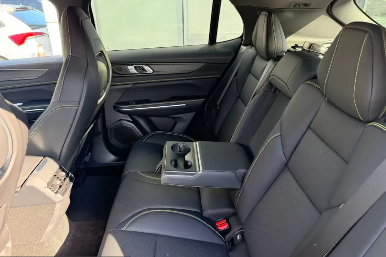 Lynk & Co 01 din 2025 cu 7.600 km - oferta LYN213597 - foto 15