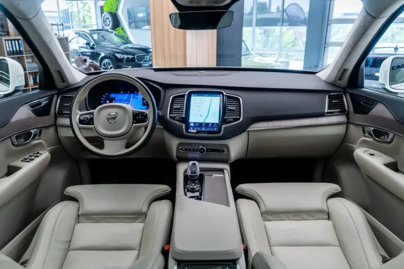 Volvo XC90 din 2023 cu 32.481 km - oferta VOL213603 - foto 7