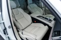 Volvo XC90 din 2023 cu 32.481 km - oferta VOL213603 - foto 8
