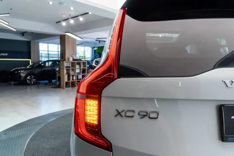 Volvo XC90 din 2023 cu 32.481 km - oferta VOL213603 - foto 11