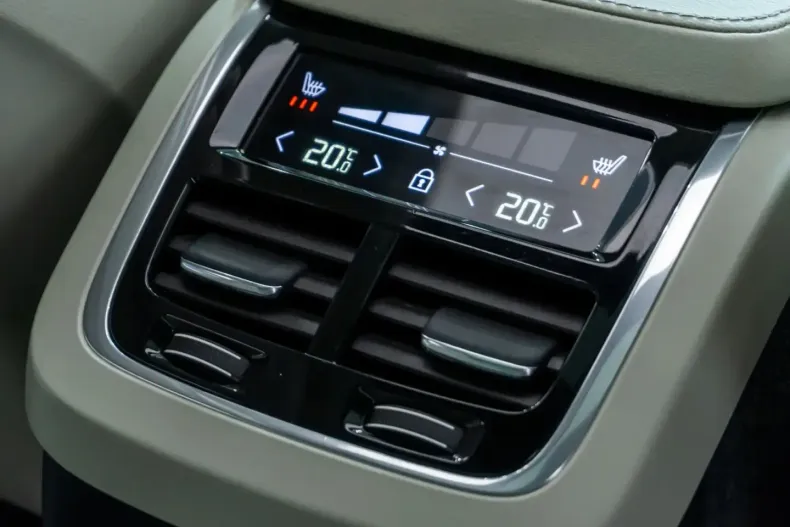 Volvo XC90 din 2023 cu 32.481 km - oferta VOL213603 - foto 24