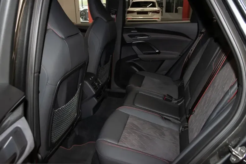 Audi Q5 din 2025 cu 4.351 km - oferta AUD213627 - foto 11