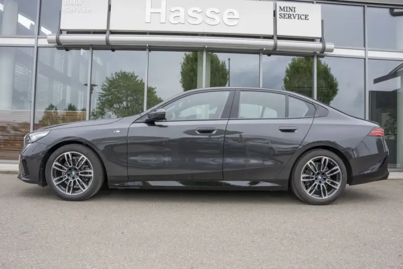 BMW 520 (Seria 5) din 2024 cu 15.275 km - oferta BMW213715 - foto 1