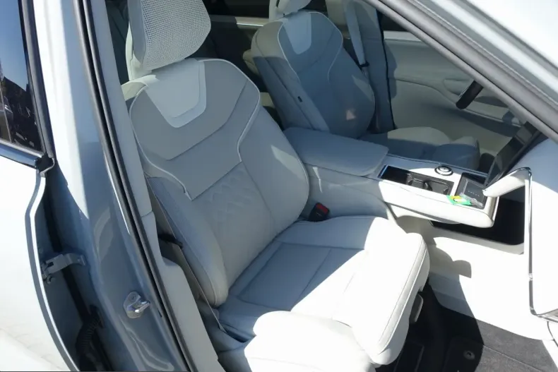 Volvo EX90 din 2024 cu 8.450 km - oferta VOL213720 - foto 8