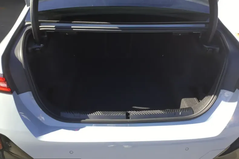 BMW 520 (Seria 5) din 2025 cu 5.877 km - oferta BMW213725 - foto 7