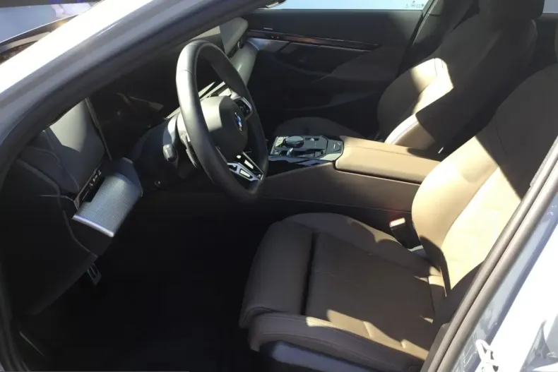 BMW 520 (Seria 5) din 2025 cu 5.877 km - oferta BMW213725 - foto 9