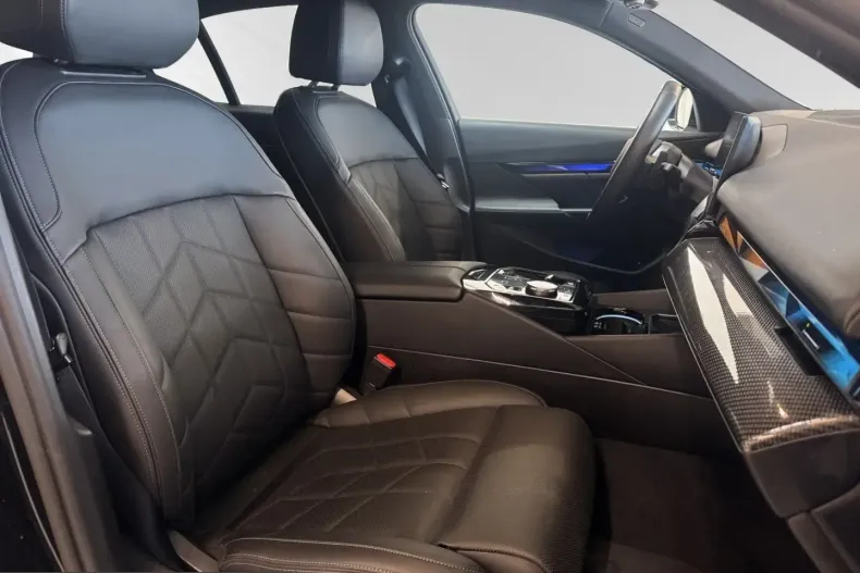 BMW 520 (Seria 5) din 2025 cu 14.931 km - oferta BMW213729 - foto 6