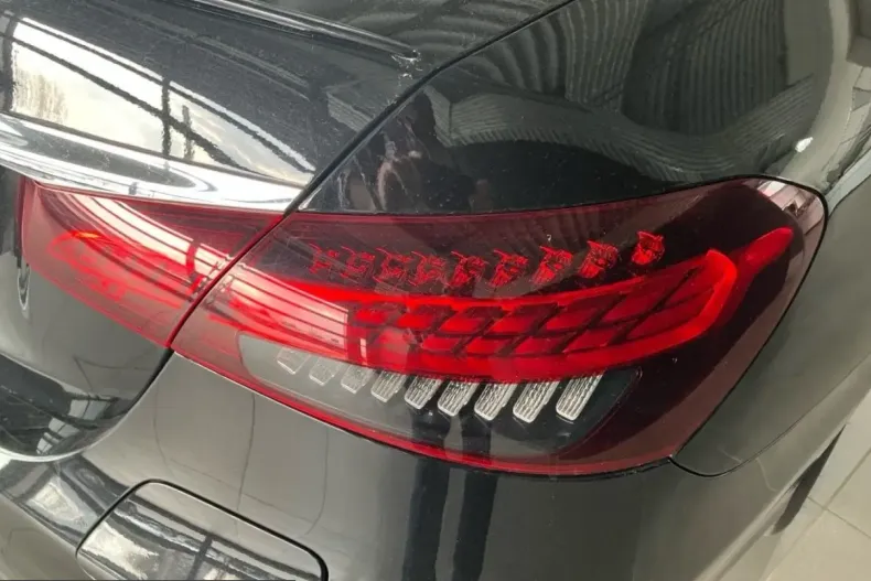 Mercedes-Benz E 300 (Clasa E) din 2022 cu 68.444 km - oferta MER213736 - foto 18