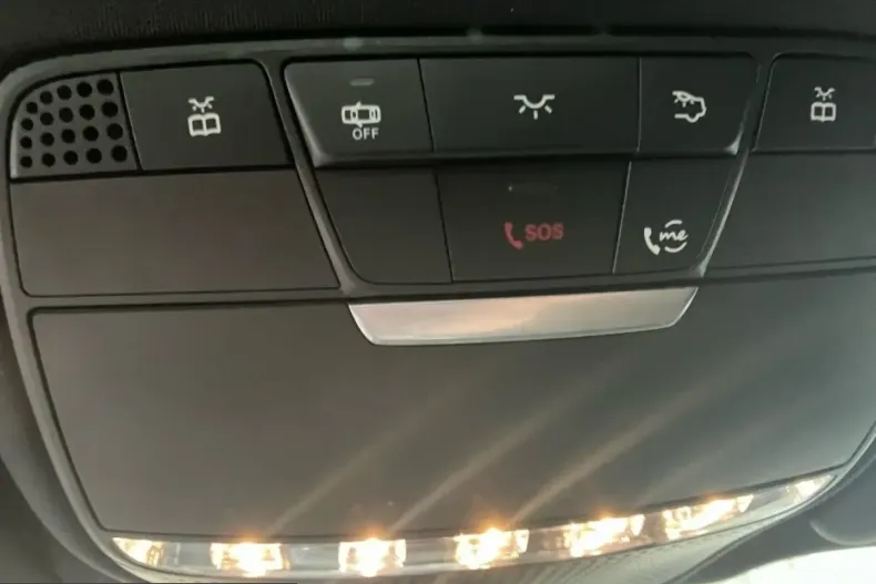 Mercedes-Benz E 300 (Clasa E) din 2022 cu 68.444 km - oferta MER213736 - foto 22