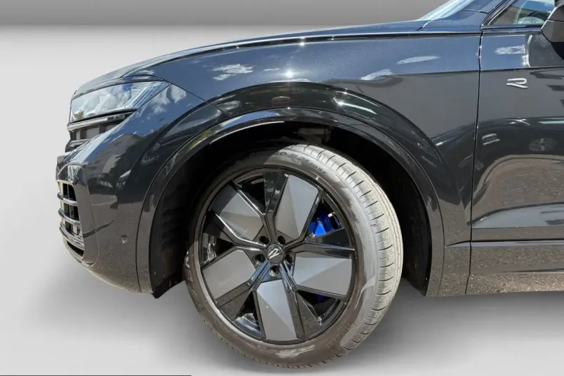 Volkswagen Touareg din 2025 cu 15.500 km - oferta VOL213749 - foto 3