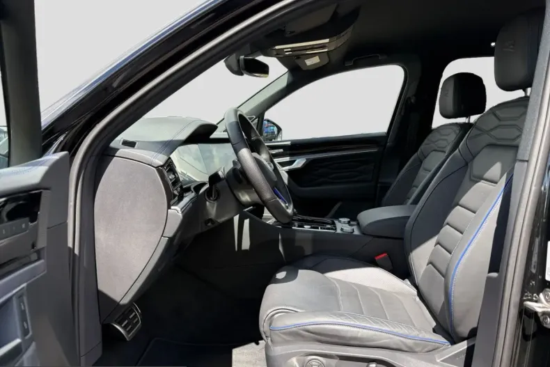 Volkswagen Touareg din 2025 cu 15.500 km - oferta VOL213749 - foto 8