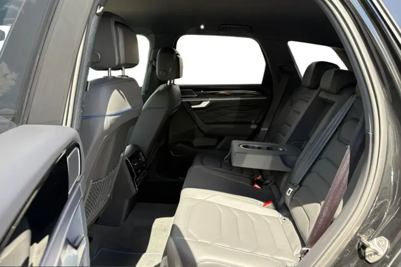 Volkswagen Touareg din 2025 cu 15.500 km - oferta VOL213749 - foto 9