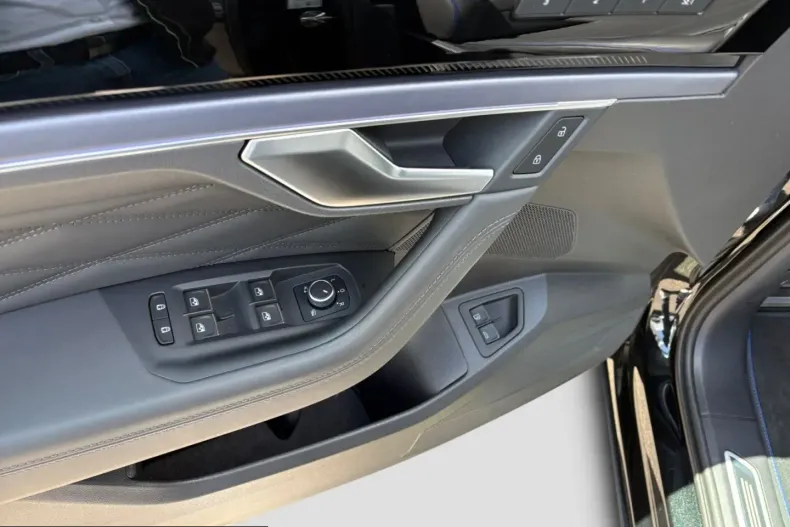 Volkswagen Touareg din 2025 cu 15.500 km - oferta VOL213749 - foto 12