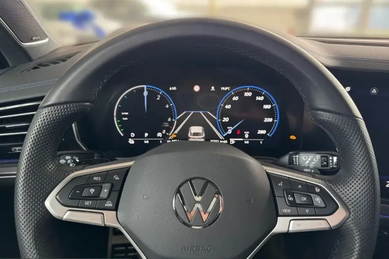 Volkswagen Touareg din 2025 cu 21.192 km - oferta VOL213758 - foto 8