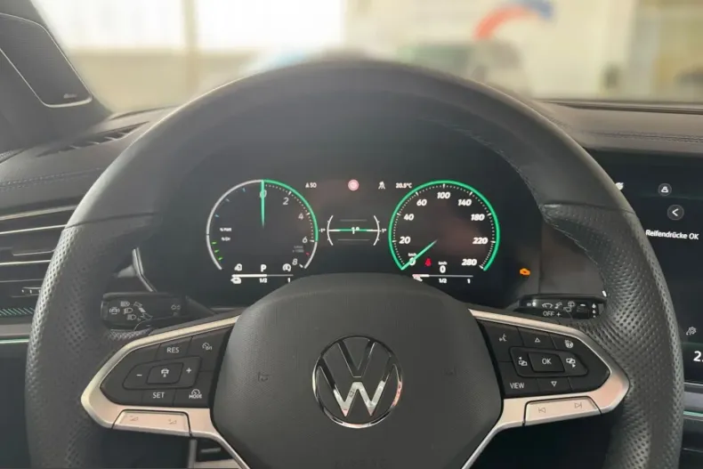 Volkswagen Touareg din 2025 cu 39.703 km - oferta VOL213761 - foto 8