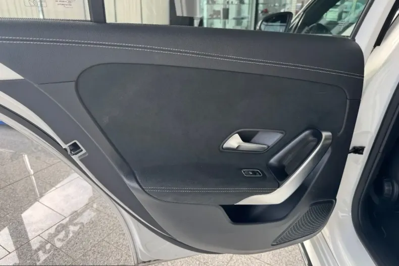 Mercedes-Benz A 250 (Clasa A) din 2021 cu 55.000 km - oferta MER213763 - foto 9