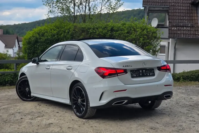 Mercedes-Benz A 250 (Clasa A) din 2021 cu 67.550 km - oferta MER213768 - foto 5