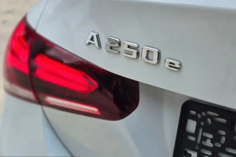 Mercedes-Benz A 250 (Clasa A) din 2021 cu 67.550 km - oferta MER213768 - foto 35
