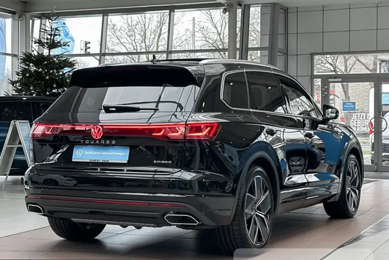 Volkswagen Touareg din 2025 cu 3.075 km - oferta VOL213772 - foto 2
