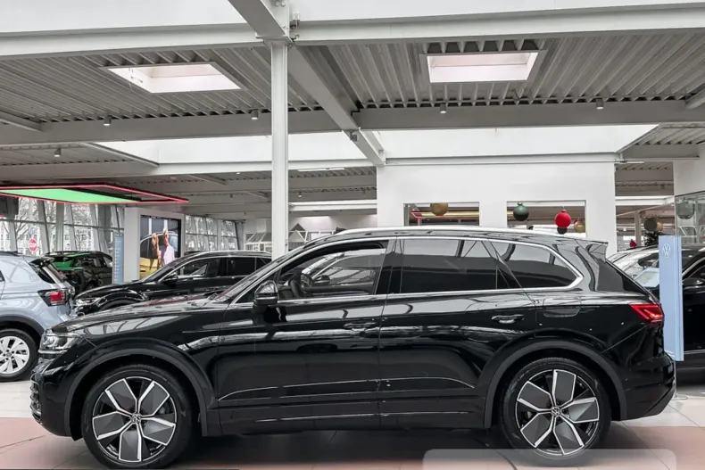 Volkswagen Touareg din 2025 cu 3.075 km - oferta VOL213772 - foto 3