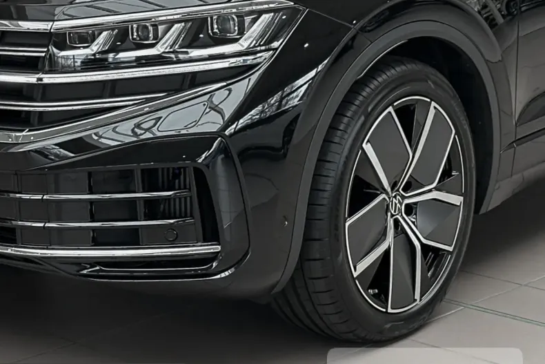 Volkswagen Touareg din 2025 cu 3.075 km - oferta VOL213772 - foto 6