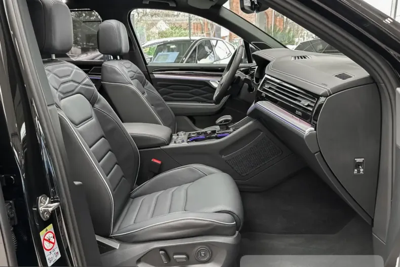Volkswagen Touareg din 2025 cu 3.075 km - oferta VOL213772 - foto 7