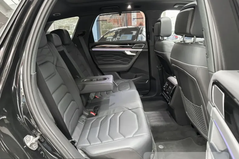 Volkswagen Touareg din 2025 cu 3.075 km - oferta VOL213772 - foto 10