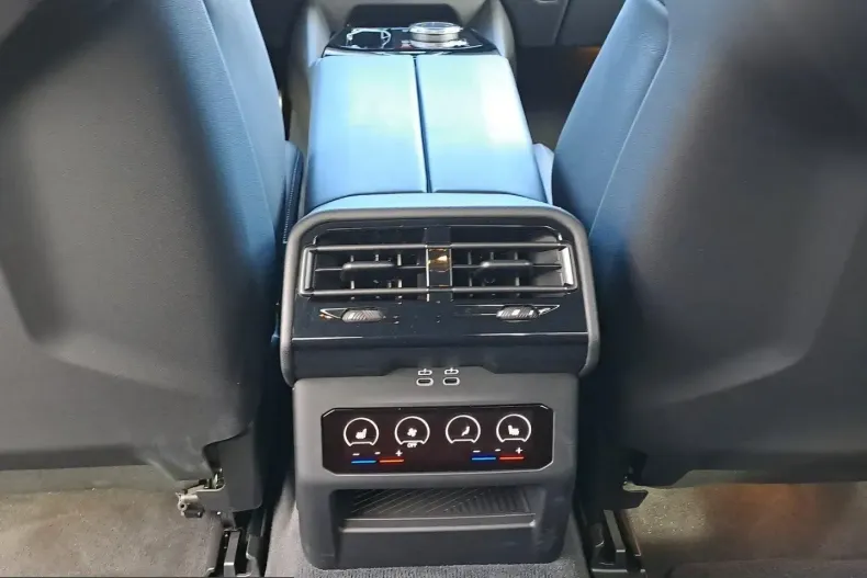 BMW M5 (Seria 5) din 2025 cu 25.215 km - oferta BMW213784 - foto 12