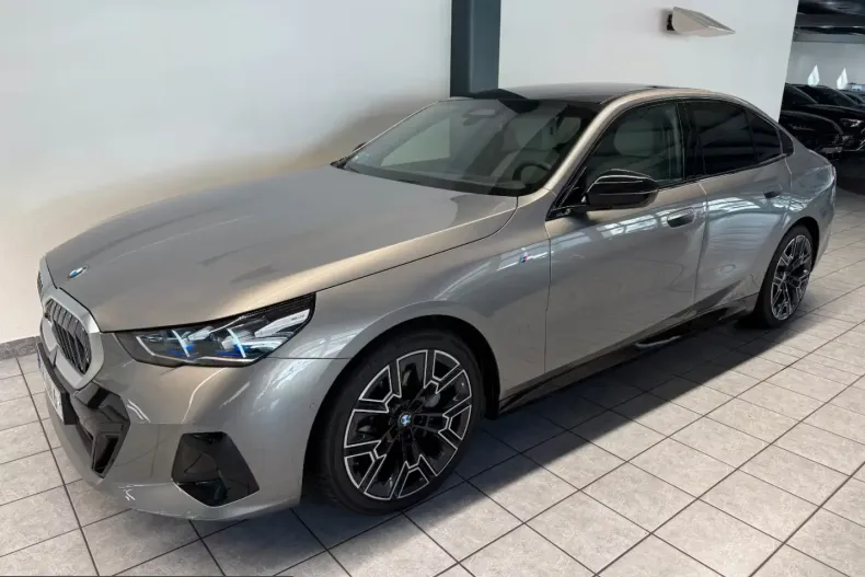 BMW 540 (Seria 5) din 2024 cu 7.500 km - oferta BMW213792 - foto 1