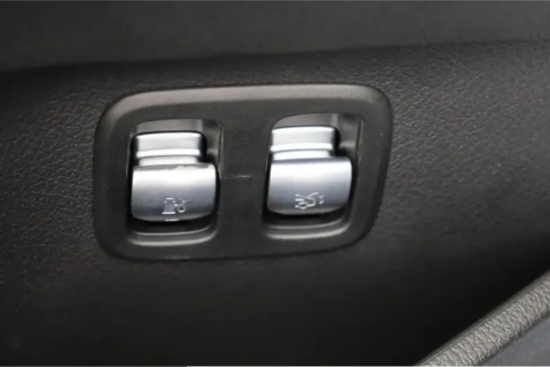 Mercedes-Benz C 63 AMG (Clasa C) din 2024 cu 5.576 km - oferta MER213834 - foto 12