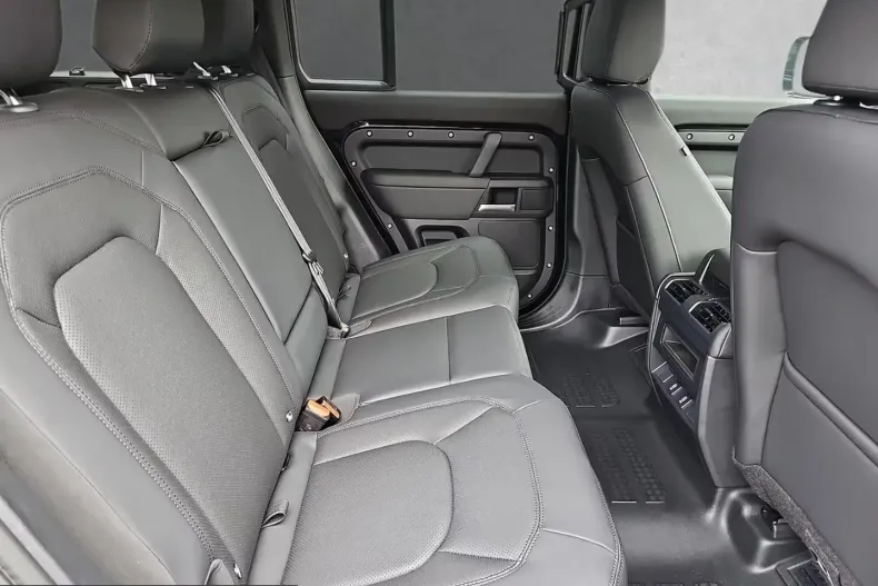 Land Rover Defender din 2026 cu 3.650 km - oferta LAN213872 - foto 11
