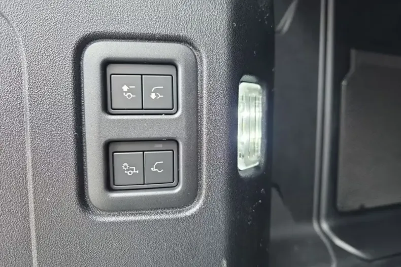 Land Rover Defender din 2026 cu 7.800 km - oferta LAN213880 - foto 33
