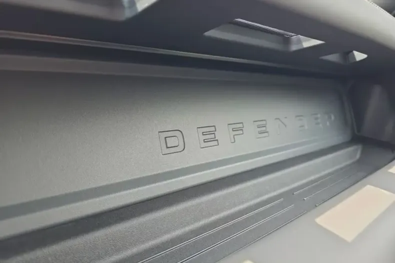 Land Rover Defender din 2026 cu 7.800 km - oferta LAN213880 - foto 35