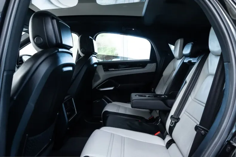 Porsche Cayenne din 2024 cu 29.900 km - oferta POR213934 - foto 8