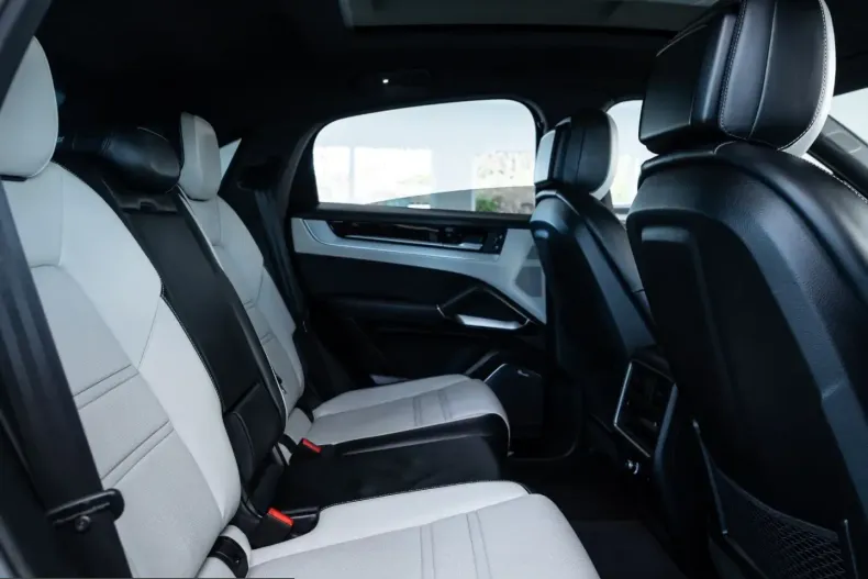 Porsche Cayenne din 2024 cu 29.900 km - oferta POR213934 - foto 10