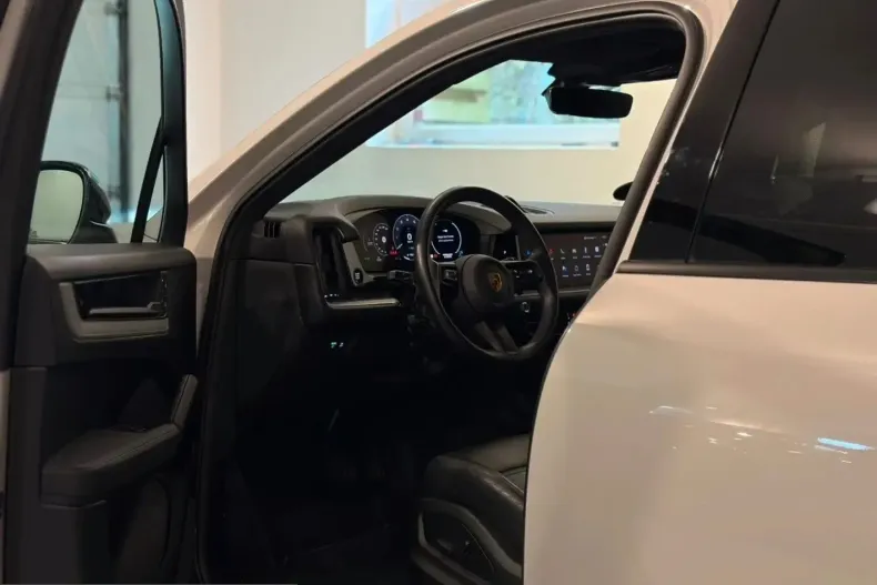 Porsche Cayenne din 2023 cu 34.000 km - oferta POR213938 - foto 4