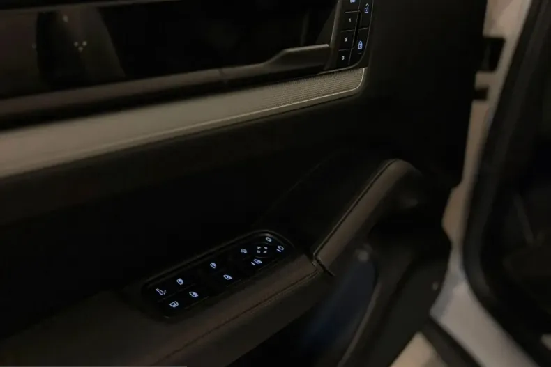 Porsche Cayenne din 2023 cu 34.000 km - oferta POR213938 - foto 18