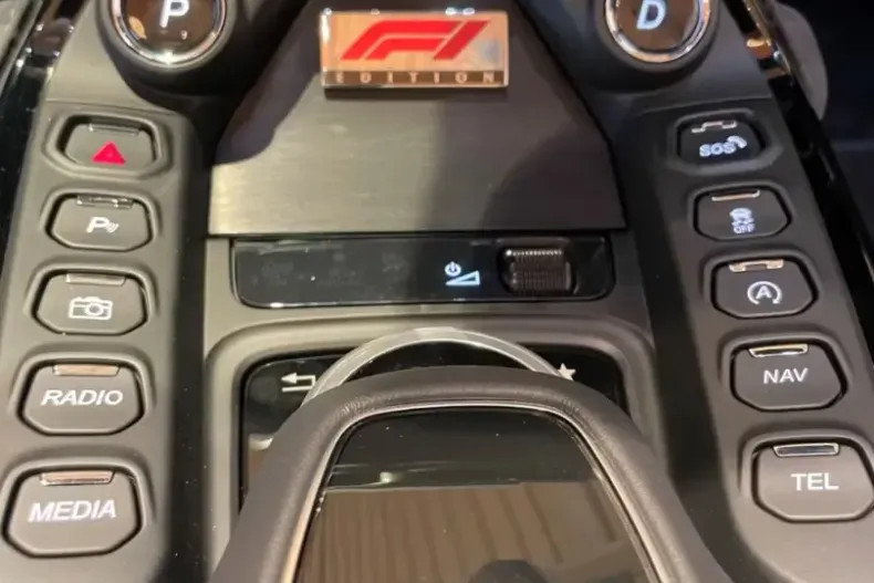 Aston Martin V8 Vantage din 2024 cu 499 km - oferta AST213960 - foto 10