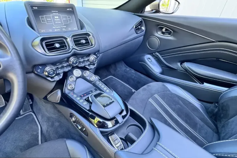 Aston Martin V8 Vantage din 2022 cu 24.900 km - oferta AST213966 - foto 9