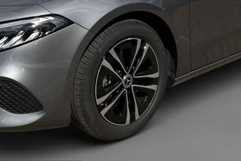 Mercedes-Benz A 200 (Clasa A) din 2025 cu 4.995 km - oferta MER213967 - foto 10