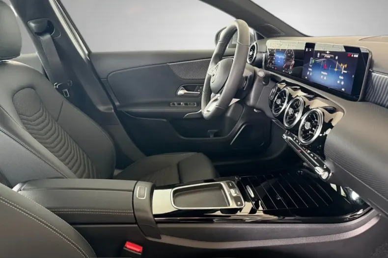 Mercedes-Benz A 200 (Clasa A) din 2025 cu 4.995 km - oferta MER213967 - foto 17