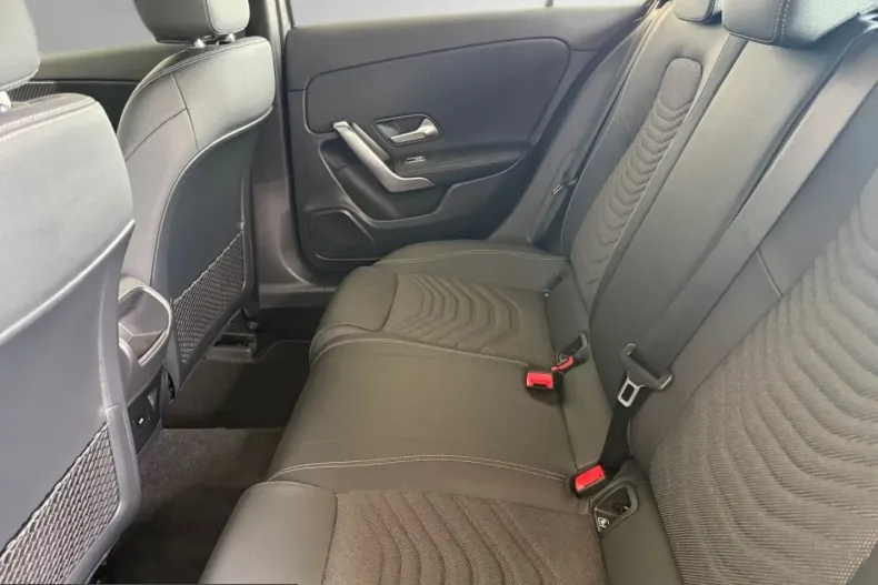 Mercedes-Benz A 200 (Clasa A) din 2025 cu 4.995 km - oferta MER213967 - foto 18