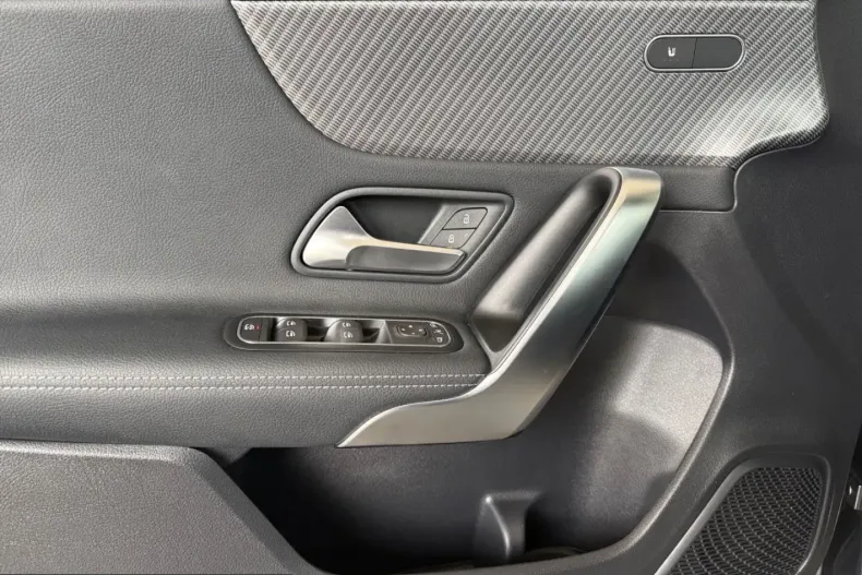 Mercedes-Benz A 200 (Clasa A) din 2025 cu 4.995 km - oferta MER213967 - foto 24