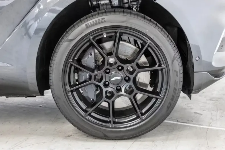 Aston Martin DBX din 2025 cu 15.000 km - oferta AST213976 - foto 6