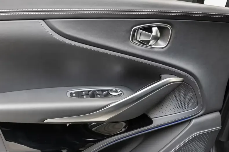 Aston Martin DBX din 2025 cu 15.000 km - oferta AST213976 - foto 10