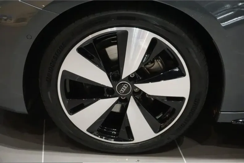 Audi A5 din 2024 cu 12.960 km - oferta AUD213982 - foto 26