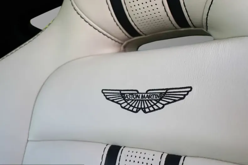 Aston Martin V8 Vantage din 2022 cu 5.138 km - oferta AST213983 - foto 7